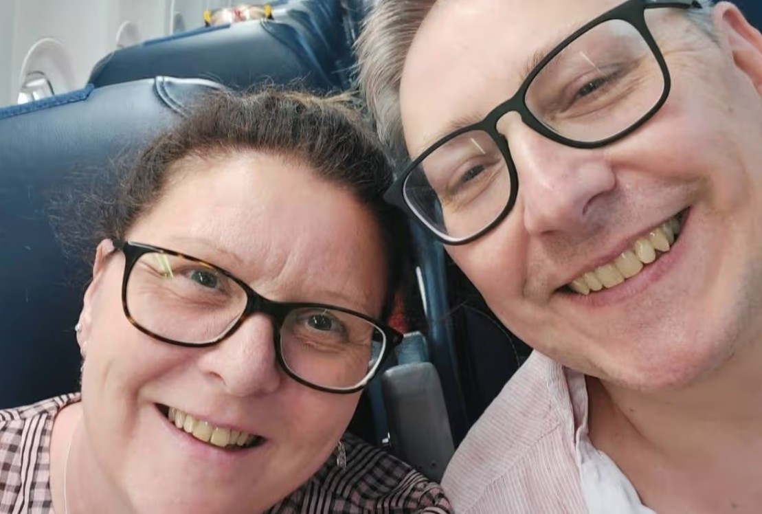 Mark Watts (55) a Tracy (56), ktorí chceli na Kapverdách osláviť výročie svadby, ochoreli tiež.